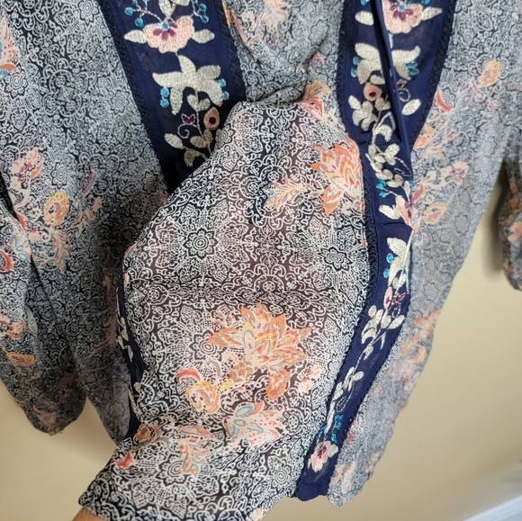 Lucky Brand | Floral Embroidered Semi-Sheer Blouse Size Medium - Picture 5 of 5